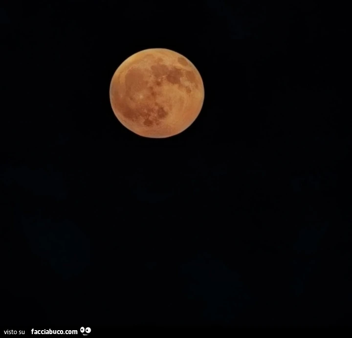 Luna colore rosso