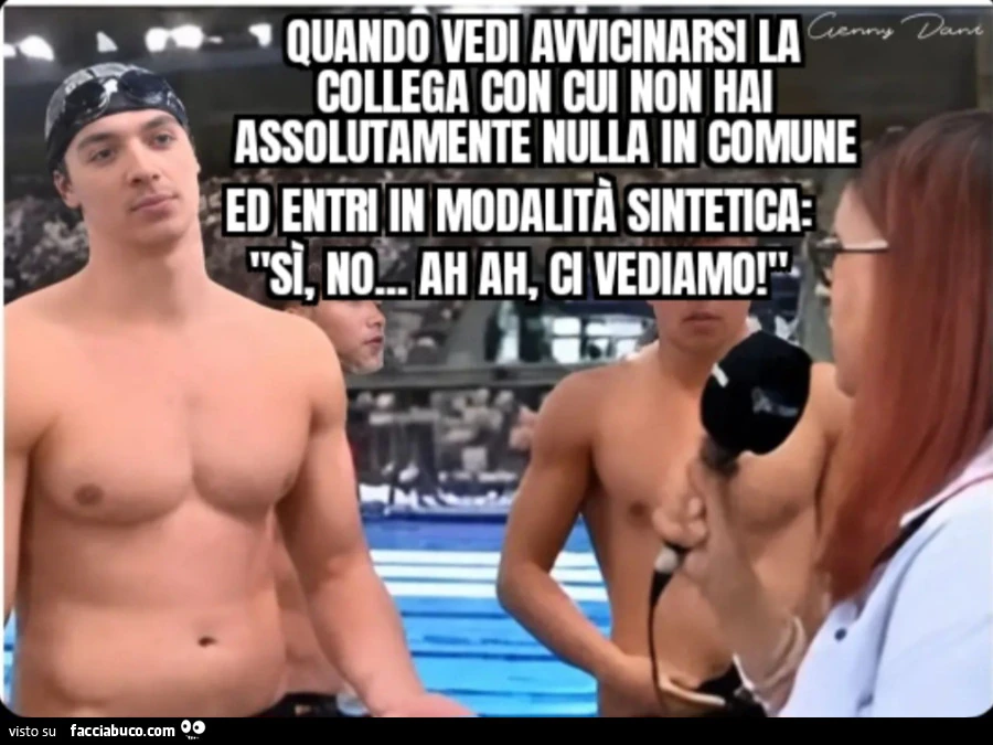 Quando vedi avvicinarsi la collega con cui non hai assolutamente nulla in comune Sì no ah ah, ci vediamo