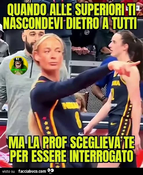 Quando alle superiori ti nascondevi ma la prof
