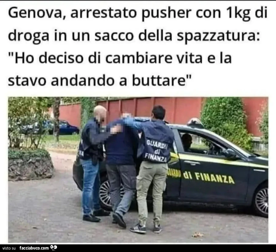 Genova, arrestato pusher con 1kg di droga in un sacco della spazzatura: "Ho deciso di cambiare vita e la stavo andando a buttare" GUARDia di FINANZA