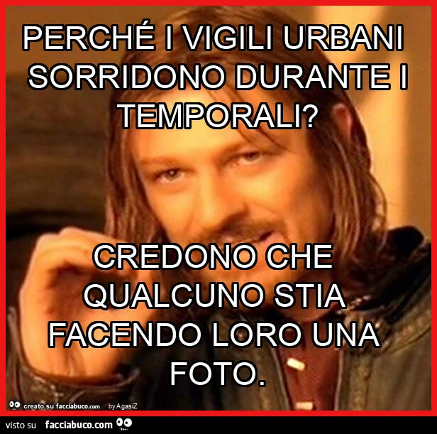 Perché i vigili urbani sorridono durante i temporali? Credono che qualcuno stia facendo loro una foto