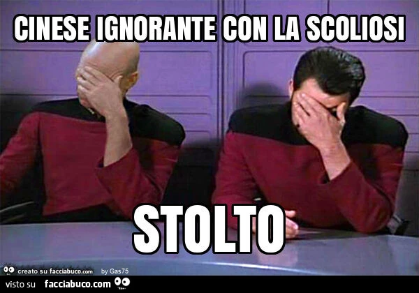 Cinese ignorante con la scoliosi stolto