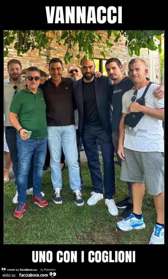 Vannacci uno con i coglioni