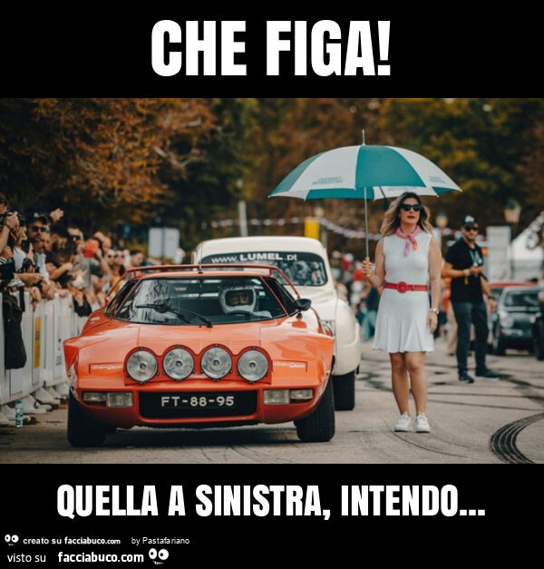 Che figa! Quella a sinistra, intendo