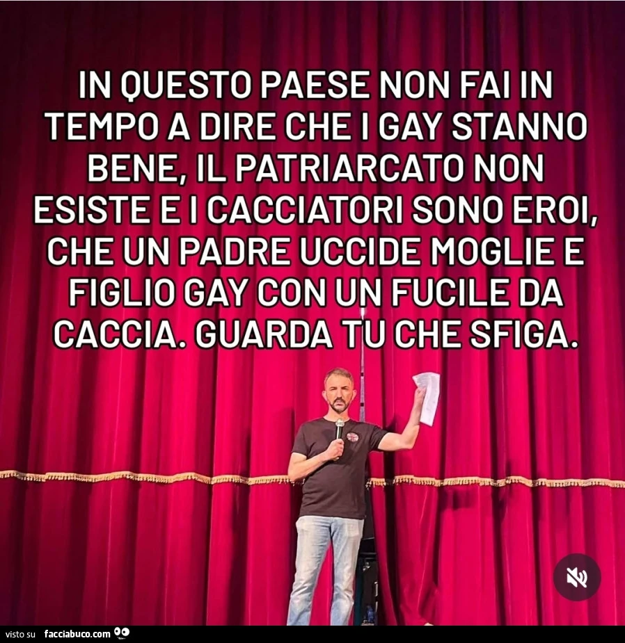 In questo paese non fai in tempo a dire che i gay stanno bene, il patriarcato non esiste e i cacciatori sono eroi, che un padre uccide moglie e figlio gay con un fucile da caccia. Guarda tu che sfiga