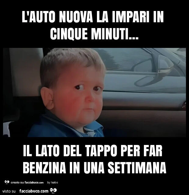 L'auto nuova la impari in cinque minuti&hellip; il lato del tappo per far benzina in una settimana
