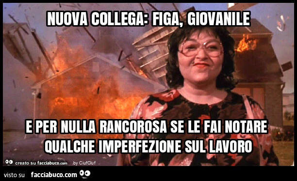 Nuova collega: figa, giovanile e per nulla rancorosa se le fai notare qualche imperfezione sul lavoro