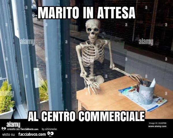 Marito in attesa al centro commerciale