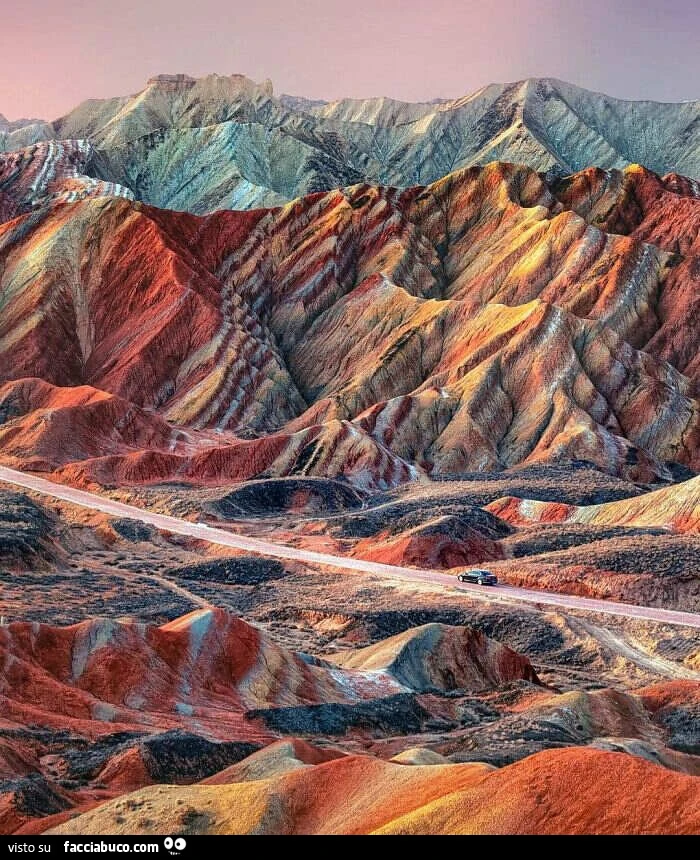 Le Rainbow Mountains, Parco Zhangye Danxia, Cina&hellip; Sono una meraviglia geologica unica al mondo