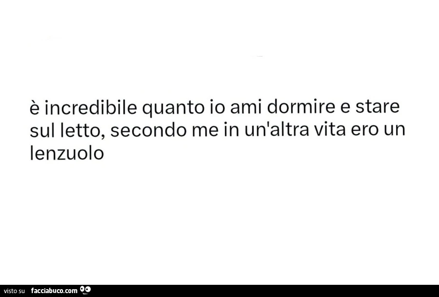 ร incredibile quanto io ami dormire e stare sul letto, secondo me in un'altra vita ero un lenzuolo