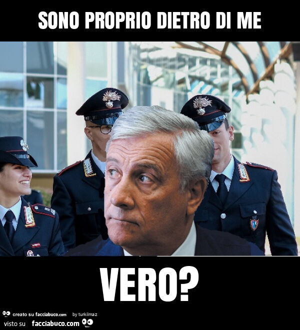 Sono proprio dietro di me vero?