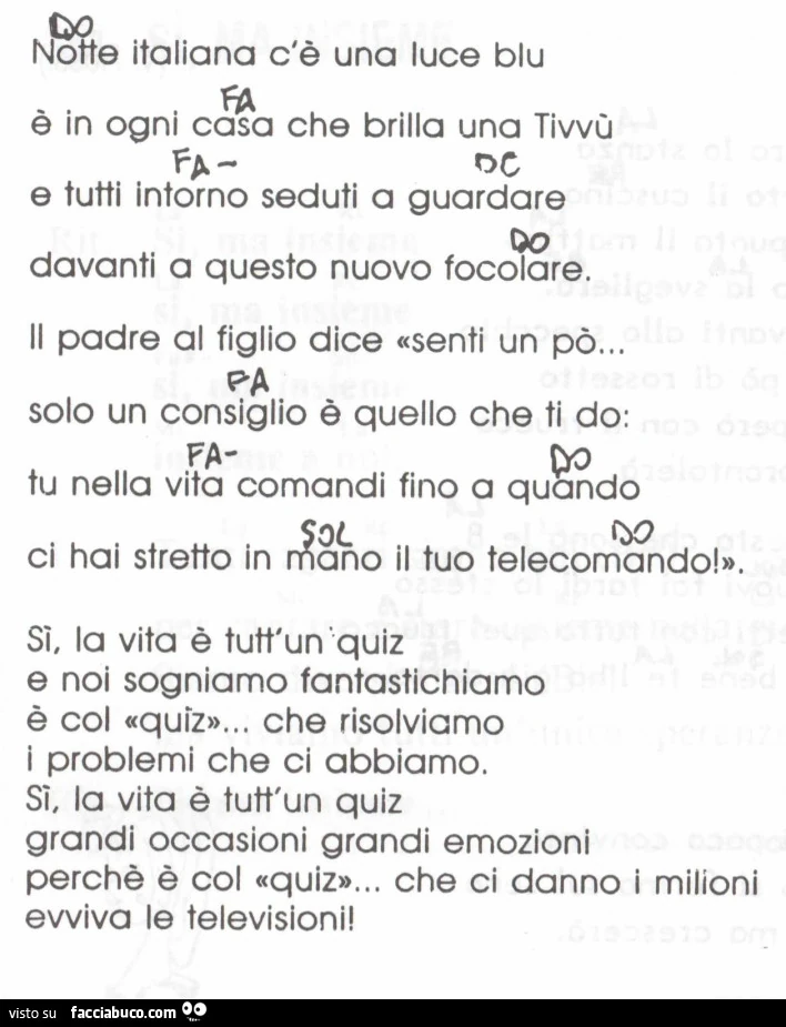 Notte italiana c'è una luce blu è in ogni casa che brilla una tivvù