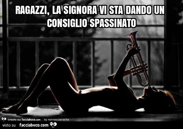 Ragazzi, la signora vi sta dando un consiglio spassinato