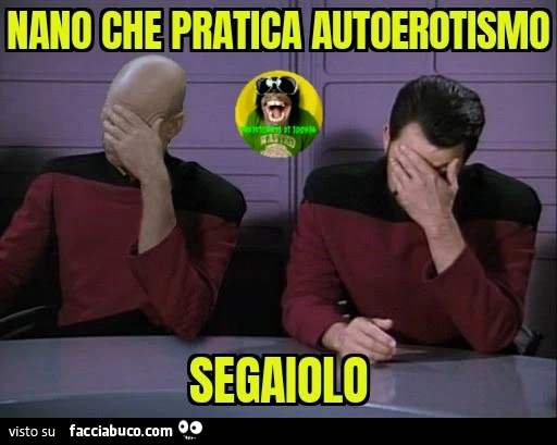 Nano che pratica autoerotismo segaiolo