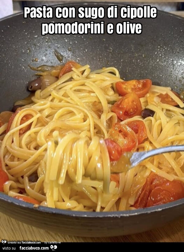 Pasta con sugo di cipolle pomodorini e olive