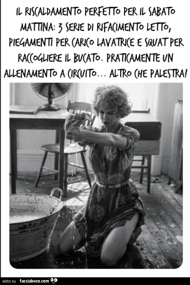 "Il riscaldamento perfetto per il sabato mattina: 3 serie di rifacimento letto, piegamenti per carico lavatrice e squat per raccogliere il bucato. Praticamente un allenamento a circuito… altro che palestra