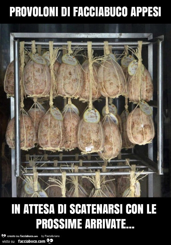 Provoloni di facciabuco appesi in attesa di scatenarsi con le prossime arrivate