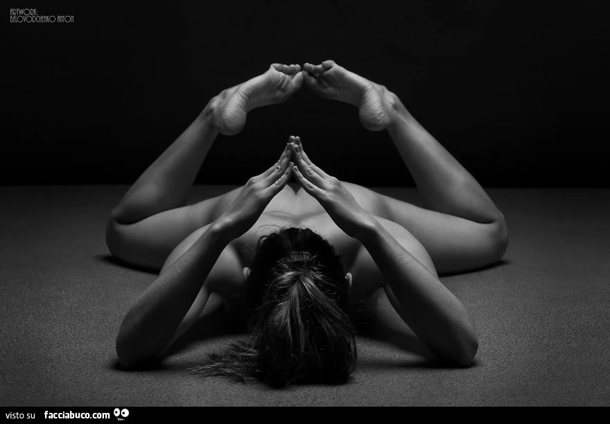 Il fotografo russo Anton Belovodchenko crea foto suggestive, che sembrano sculture, da nudi femminili